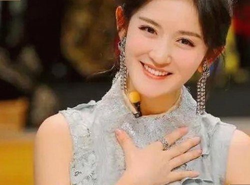 露脚踝白鞋白袜露脚踝白鞋白袜最新版：时尚搭配新趋势解析